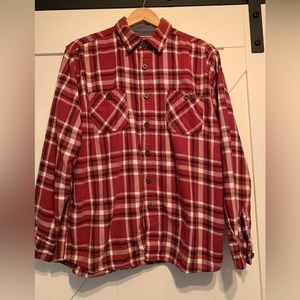 Wrangler men’s size large red, black and white plaid flannel  button up shirt